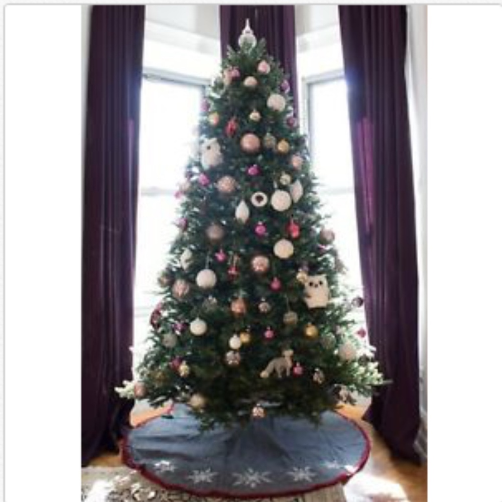 56" Christmas Tree Skirt Snowflakes Gray Blue White Red  *